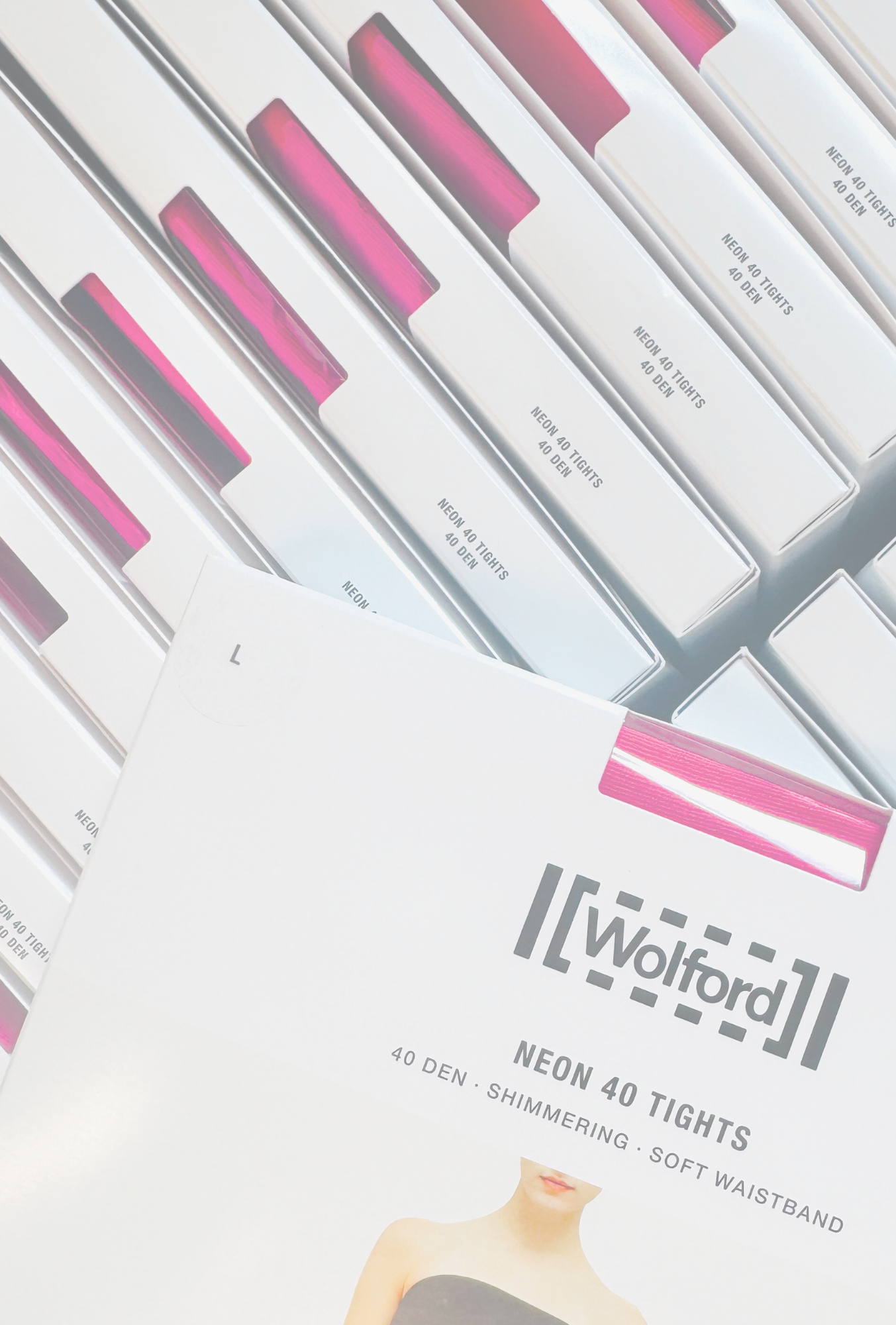 Shimmer into Spring mit der NEON 40 TIGHTS in der Farbe framboise aus der neuen Frühjahr Sommer Kollektion 2025!
